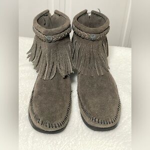 Minnetonka high top back zip boot